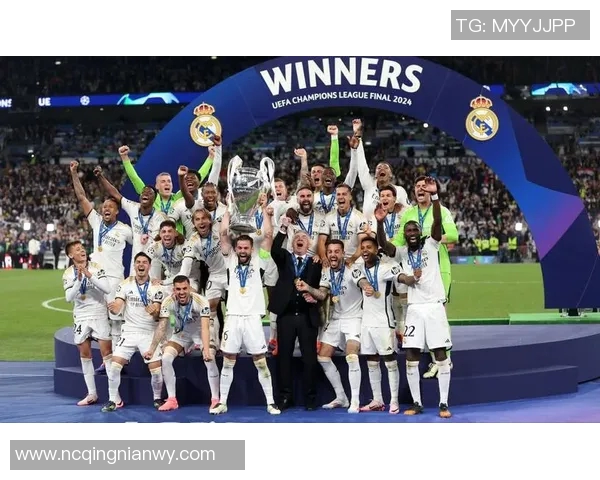 意大利16号足球明星的辉煌历程与传奇瞬间解析 意大利16号足球明星的辉煌历程与传奇瞬间解析