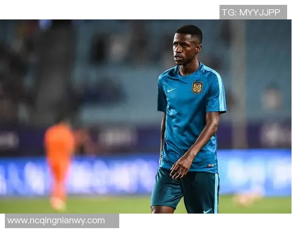 昔日绿茵场上的风云人物如今身材发福引发球迷热议与感慨