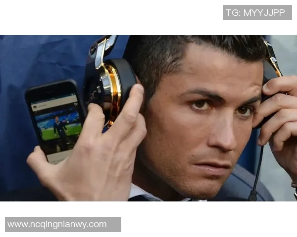 足球明星的自然魅力展现无冠照背后的真实与风采 足球明星的自然魅力展现无冠照背后的真实与风采